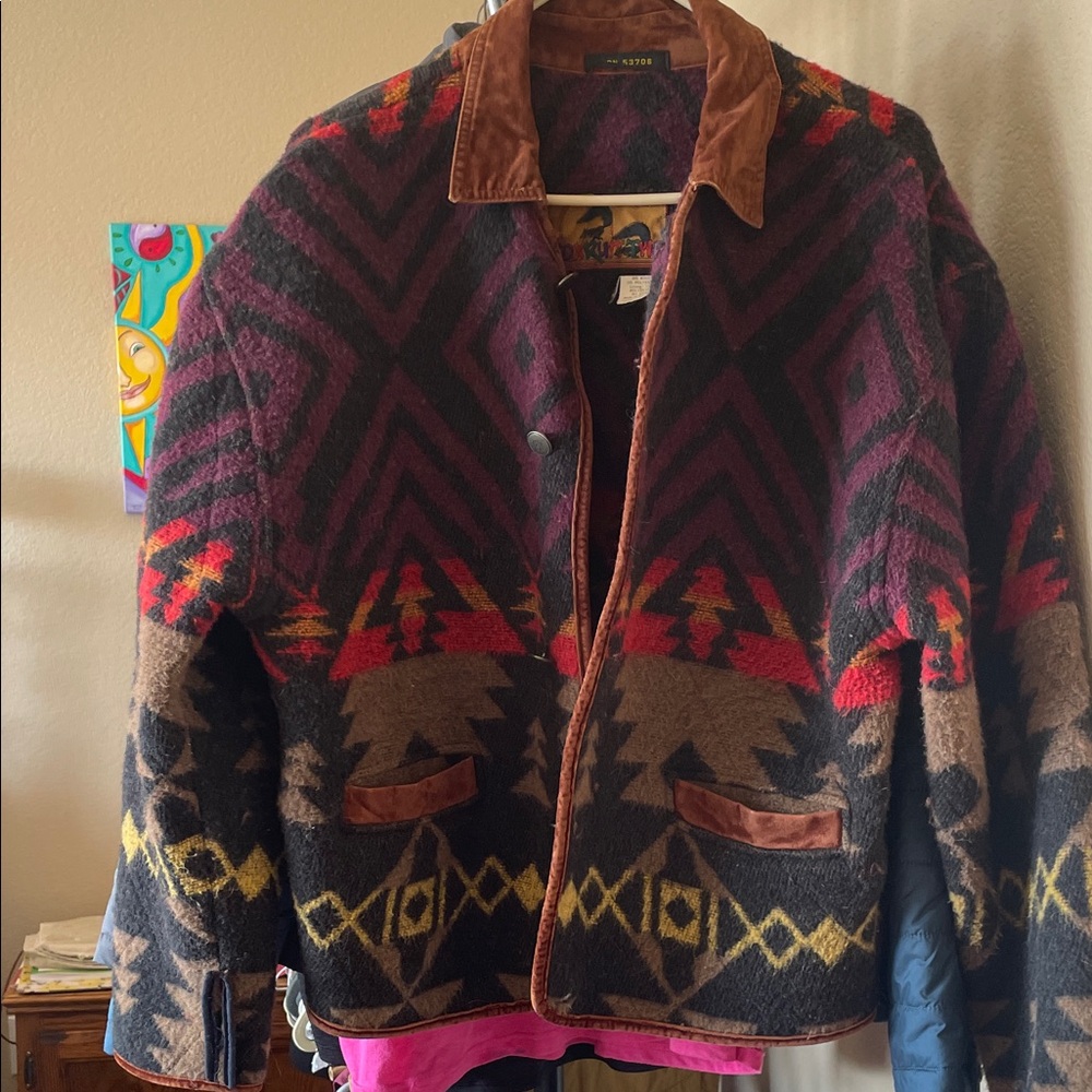 Geometric Wool Jacket with Suede Collar

26- L
25- across (w)